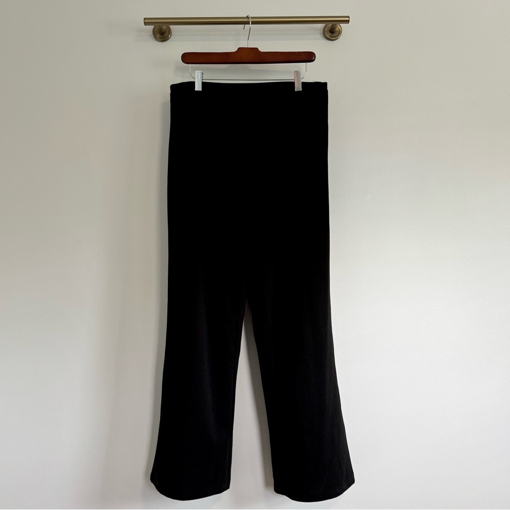 Summer Maternity lot size large - 3 tops, 1 pair of shorts, 1 pair of pants - Picture 4 of 6